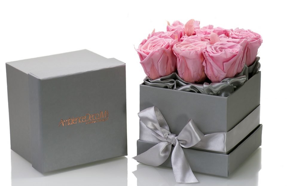 Pink-infinity-roses-in-a-box.