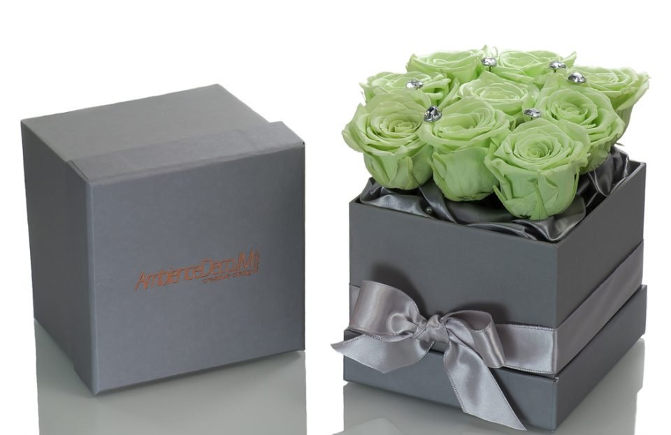 Infinity-green-roses-in-a-box