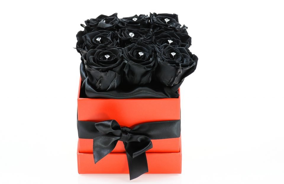 Black-infinity-roses-in-a-box