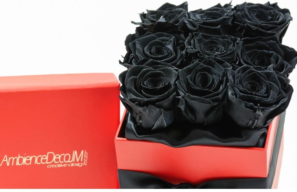 Black -nfinity-roses-in-a-box