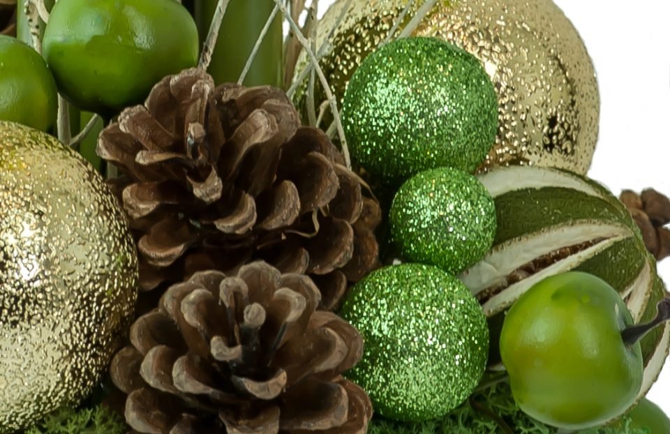 Christmas-amaryllis-centerpiece
