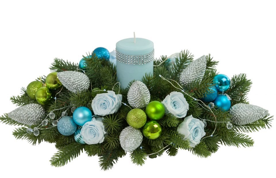 Blue-Christmas-Table-Centerpiece